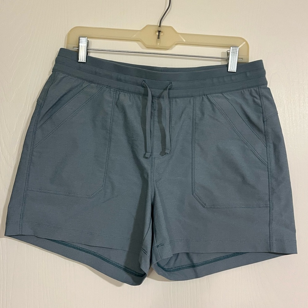 Kuhl Women’s Trekr Pull On Short 4” - size: Medium, color: Dew